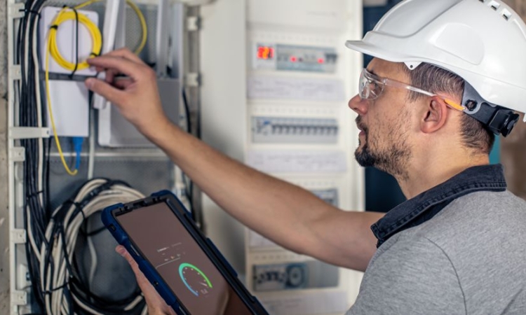 Stara instalacja elektryczna – po czym poznać, że wymaga modernizacji