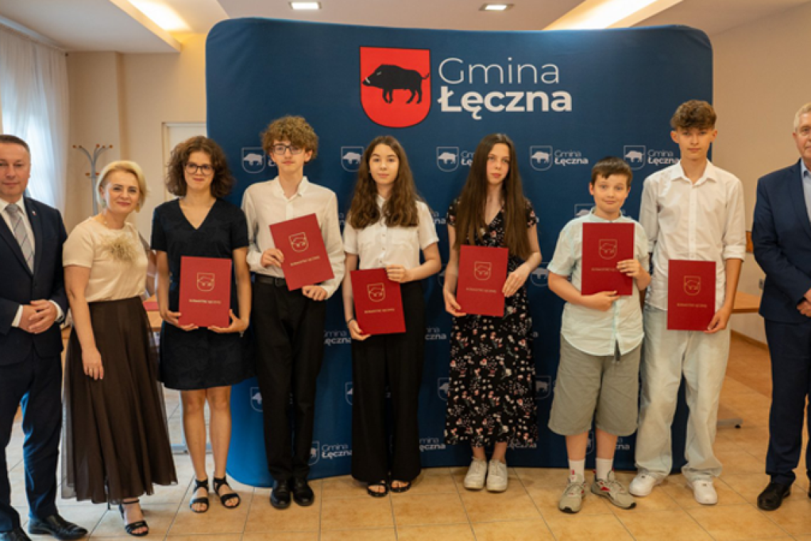 Burmistrz Łęcznej przyznał nagrody dla najzdolniejszych uczniów